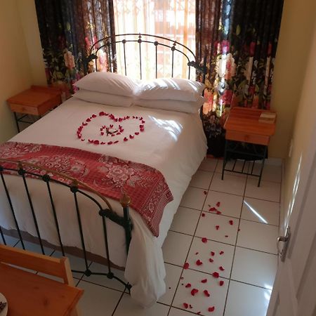 Ebenezer Guesthouse Bluewater Bay Port Elizabeth Buitenkant foto