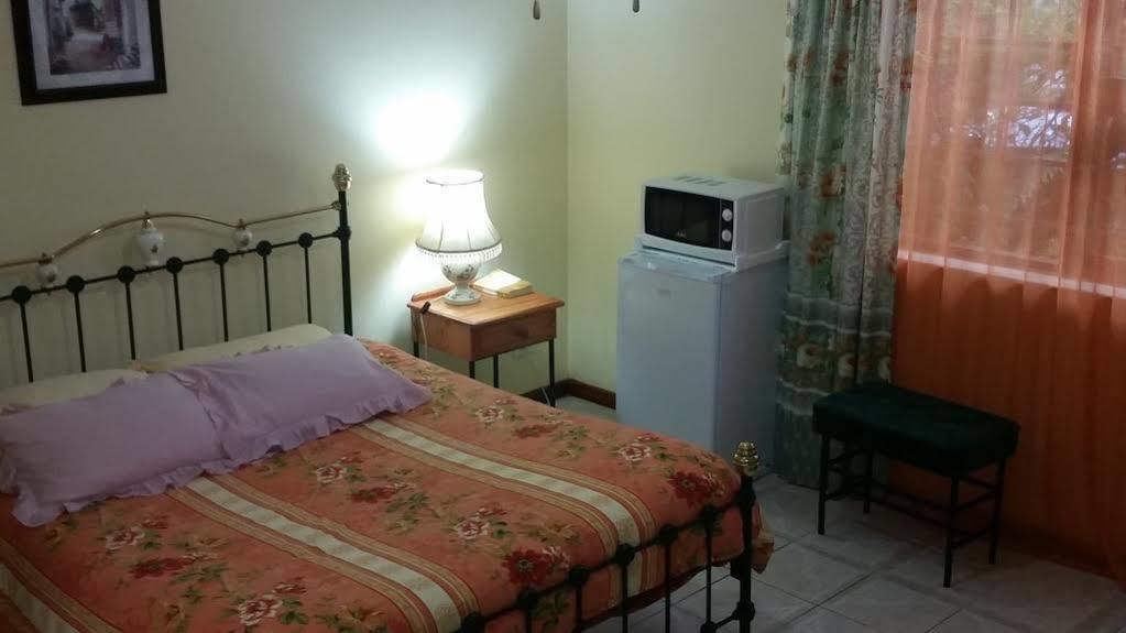 Ebenezer Guesthouse Bluewater Bay Port Elizabeth Buitenkant foto