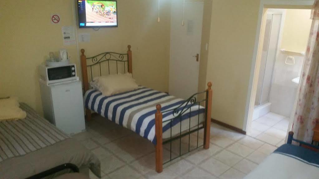 Ebenezer Guesthouse Bluewater Bay Port Elizabeth Buitenkant foto