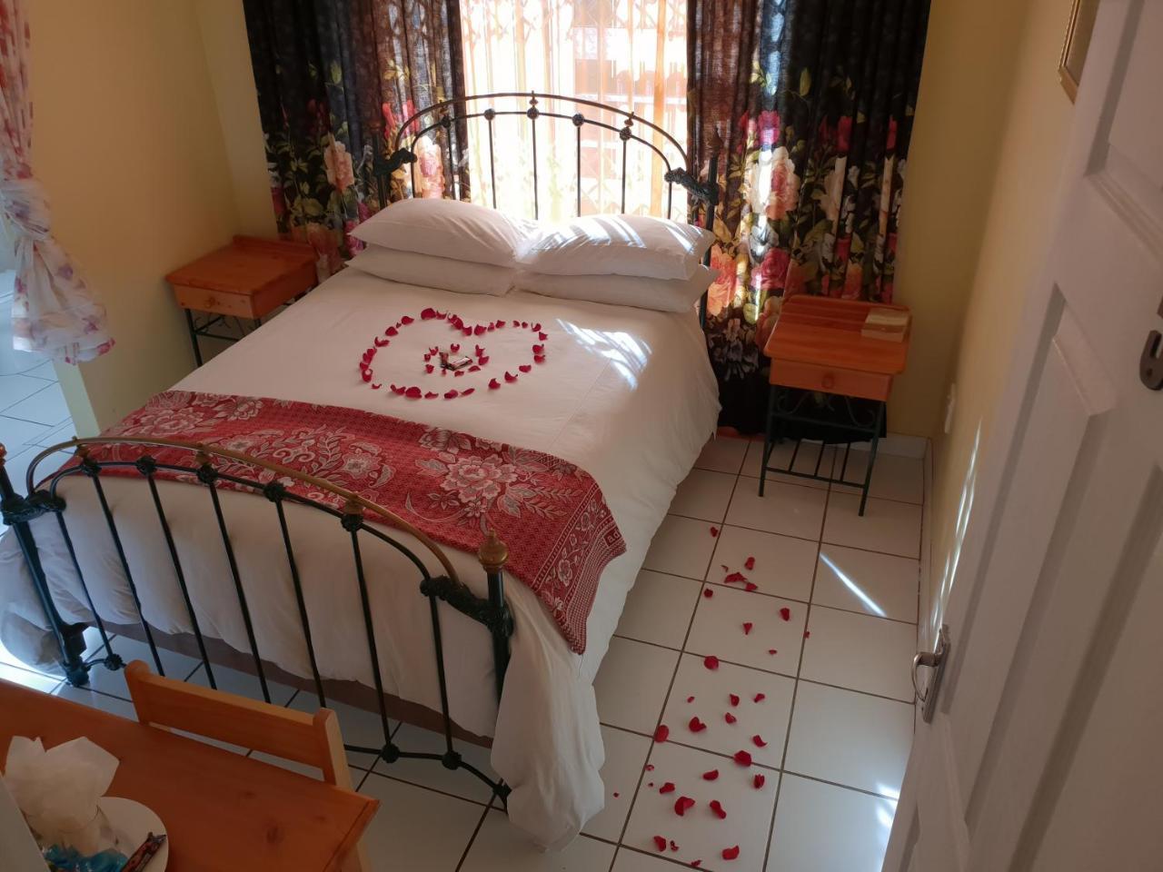 Ebenezer Guesthouse Bluewater Bay Port Elizabeth Buitenkant foto
